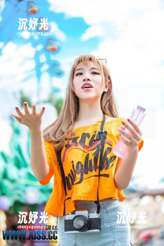 AISS爱丝(黄金版) - 索菲的滑板少女梦：随便一拍都是美图分享
