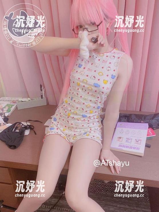 AT鲨 反差巫女:AT鲨的写真集,下载后后悔不后悔?