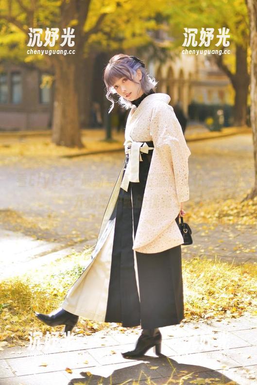 看ElyEE子最新写真：玉藻前女仆，猫都开始嫉妒她的优雅了