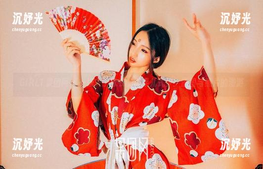 GIRLT果团网 - 一场关于泳衣的糖果儿式梦：原图与照片的漫游