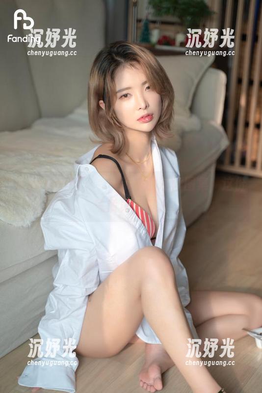 Hyoyeon(김효연)带来的灰丝图集，这份气质真讨喜。