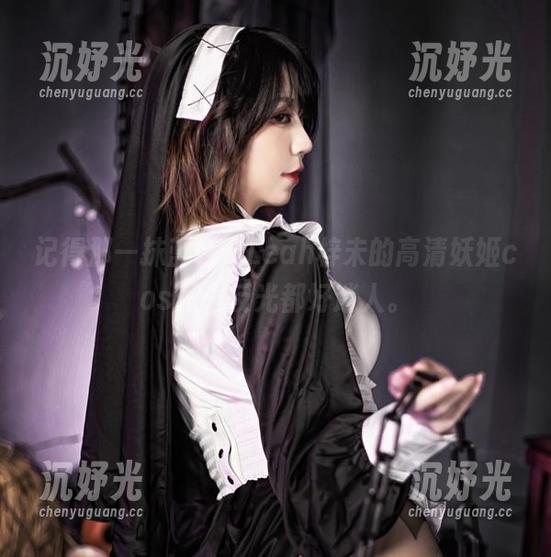 记得那一抹蓝色，Leah梓未的高清妖姬cos光是反光都好迷人。
