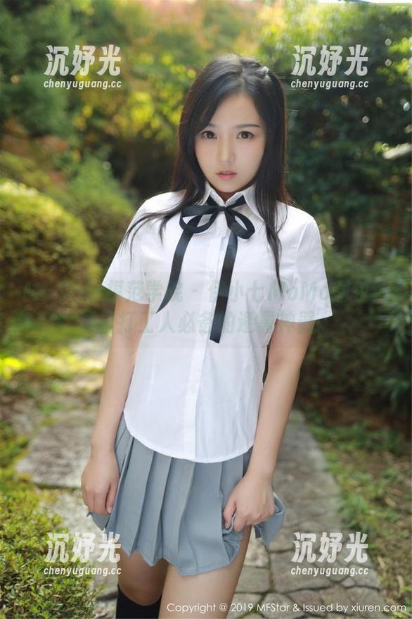 MFStar模范学院 - 伊小七MoMo图包：夏日打工人必备的避暑神器。