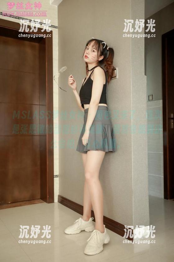 MSLASS梦丝女神 - 图包又来了，这次是张思敏的甜甜丝袜美腿，居然会想到这么会拍，真心佩服。