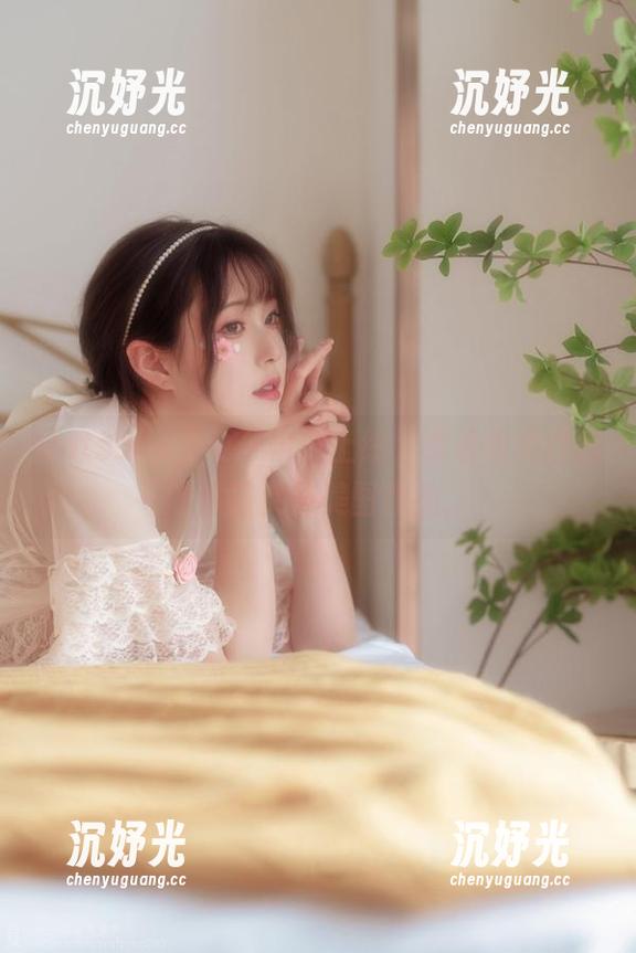 Natsuko夏夏子再度上线，来看看她这回的熊猫女仆美图作品。
