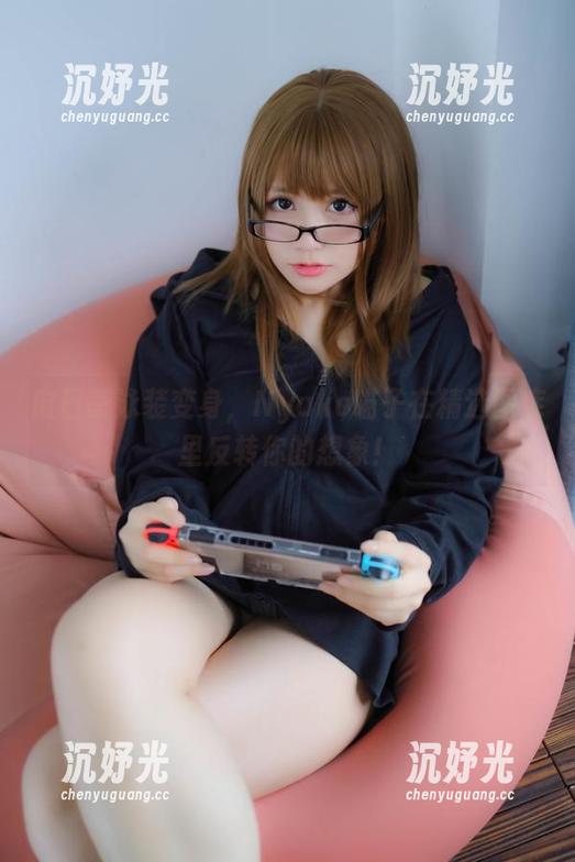 向日葵泳装变身，Nyako喵子在精选图库里反转你的想象！