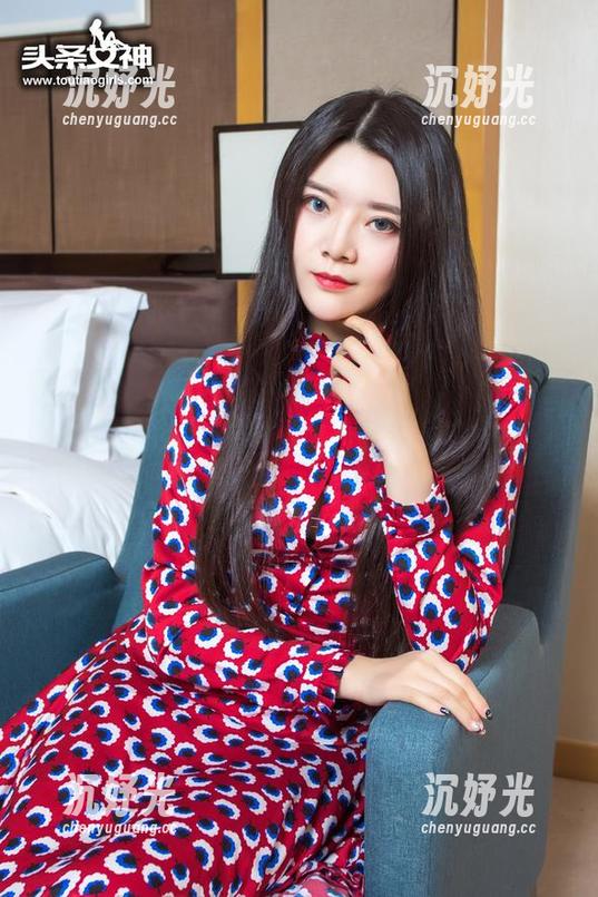 TouTiao头条女神 - 黑色？樊安妮的图库又一次证明了，什么叫做魅惑至上，快来分享吧！