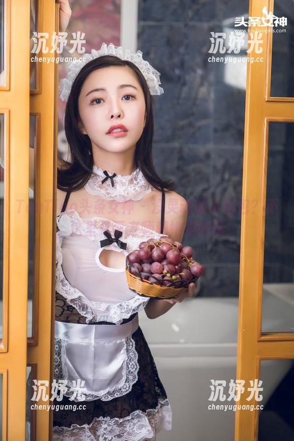 TouTiao头条女神 - 没灵魂的小图包？不，这里是蔡老师和她姐妹情！