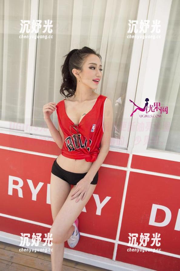 UGirls尤果网 - 每次信悦儿更新油亮套图，那种脱俗的姿态真挺难得的，少见啊。