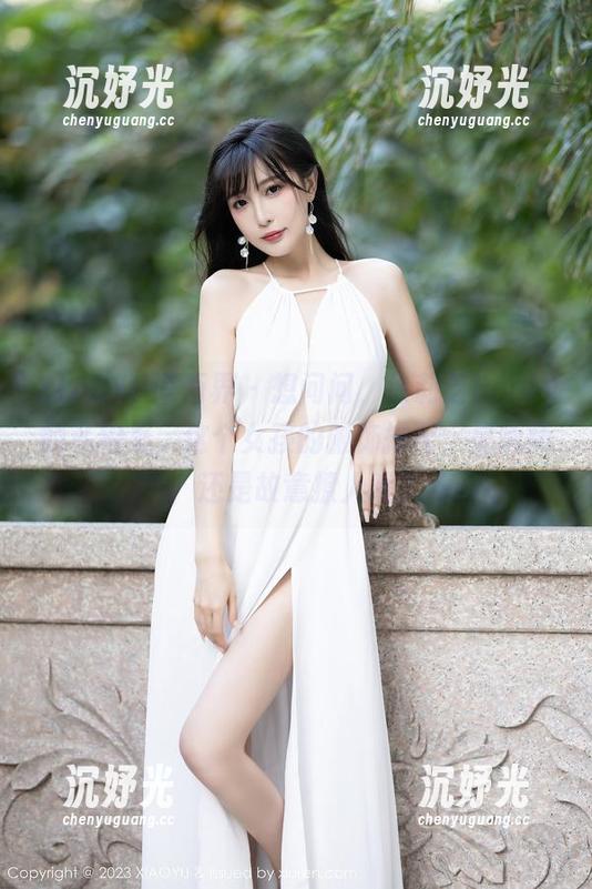 XIAOYU语画界 - 想问问，徐莉芝Booty的私拍里，这个女孩的服饰搭配，是随意，还是故意撩人呢？