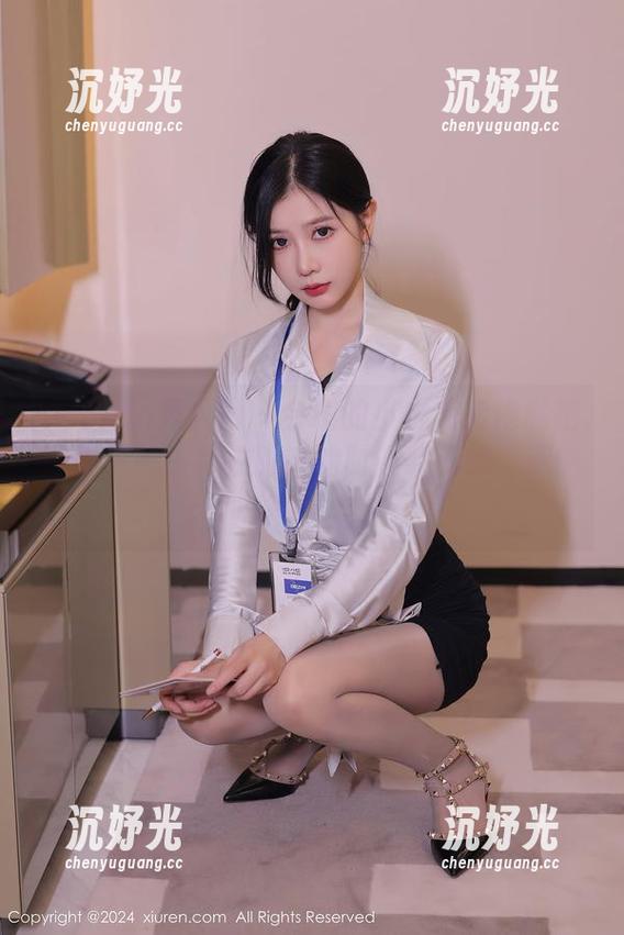 Xiuren秀人网 - 会飞的小虎牙旗袍私拍图集——一件衣服来的时候叫旗袍，走的时候叫魅惑？