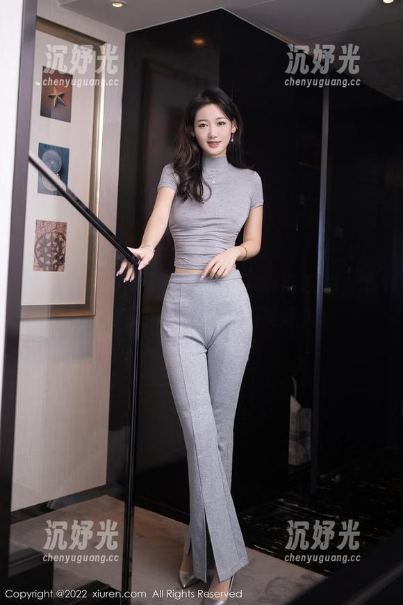 Xiuren秀人网 - 养乐多Doll的瑜伽，怎么看也觉得身材比心态更迷人！