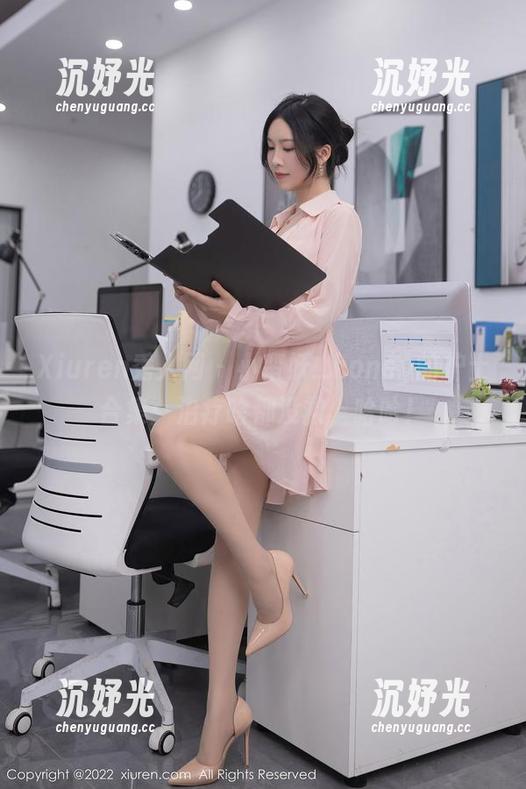 Xiuren秀人网 - 小蛮妖_honey的护士合集：治疗啥都没救，哈哈！