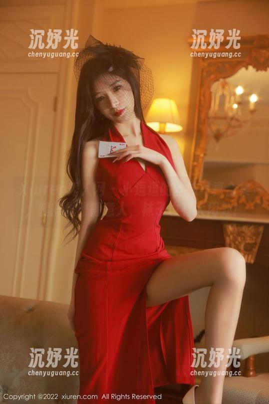 Xiuren秀人网 - 小逗逗的丝袜写真合集，腿部优雅得意人，袜子也有大用处！