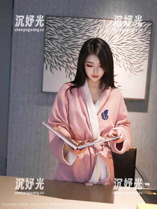 Xiuren秀人网 - 难以抗拒的高清透明，李可儿套图就像给生活加了点调料。