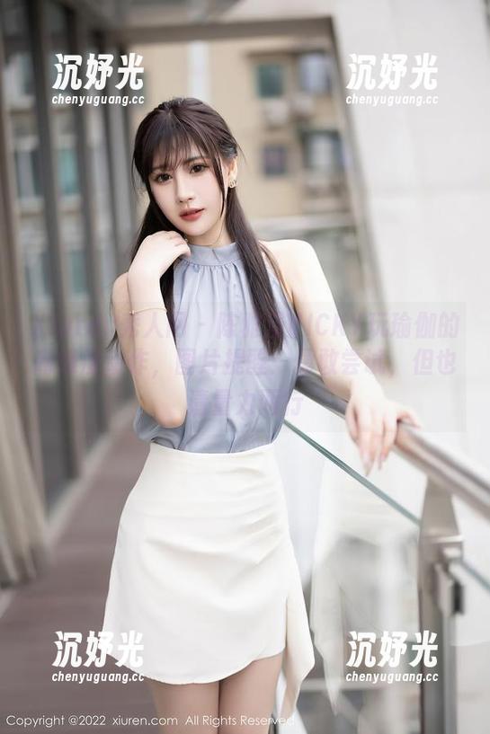 Xiuren秀人网 - 陈雅漫VICKY玩瑜伽的高难度动作，图片提醒：勇敢尝试，但也请量力而行