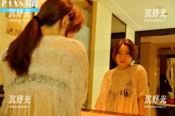 pans - 丁丁的办公室在线写真：办公椅也可以很有戏！