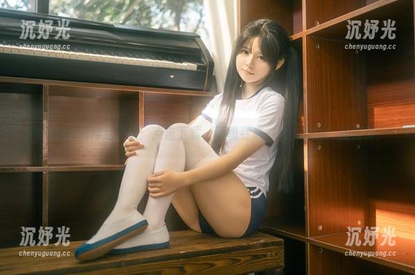 rua阮阮的裸足图集：点击下载，真想变成一双‘肆意’的脚趾！