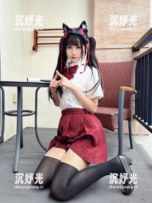 不呆猫的全新图册：白色兔女郎，找不着北的可爱