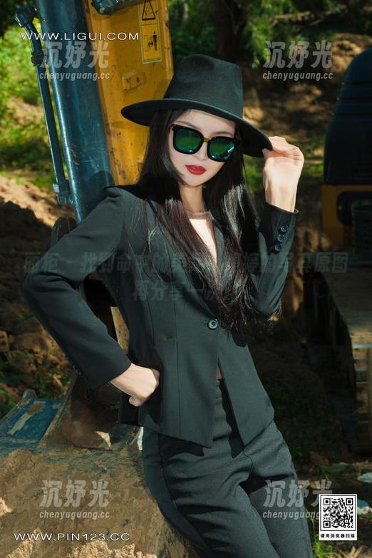 丽柜 - 找到命中的美足！婷婷的写真原图再分享一次！