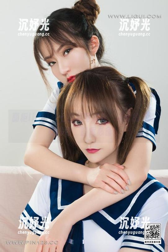 丽柜ligui - 七夕氛围满分，小七的高清吻挎包，图库必备！