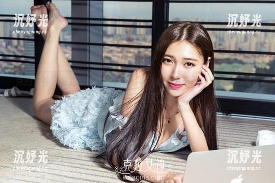克拉女神 - 看完宋智珍的泳衣写真，心中有千万句“话”，现在都变成了沉默。