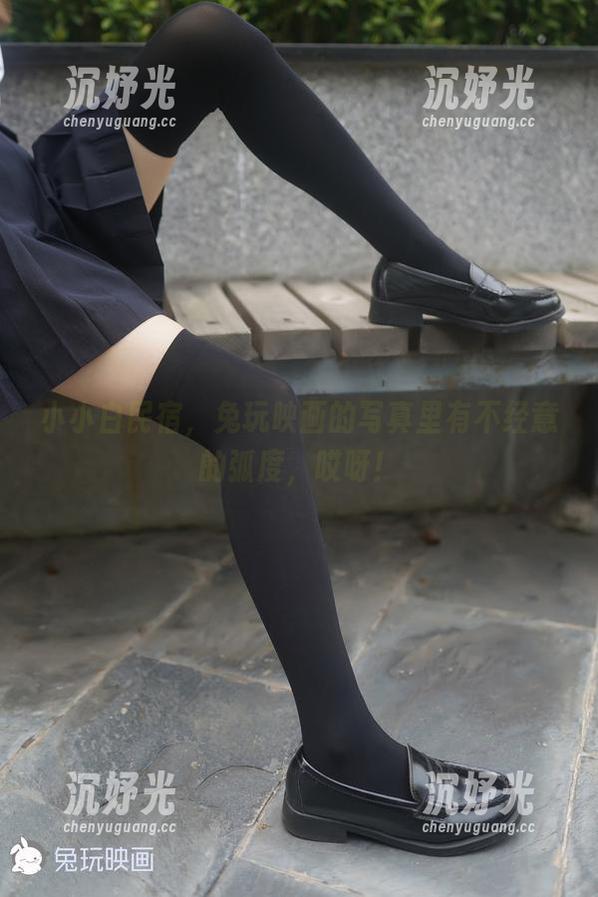 小小白民宿，兔玩映画的写真里有不经意的弧度，哎呀！