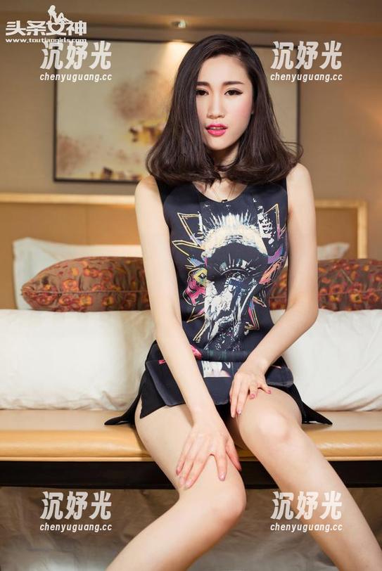 头条女神 - 拍美图的时候，王竹的网袜比自拍更抢镜，照片里的每一寸都在召唤我——快把它分享出去呀！