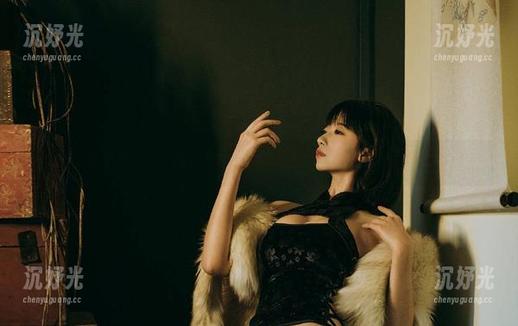 看！奈汐酱Nice怎么在图包里把‘女孩’演绎成了打工人！