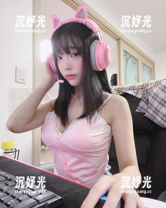 情人节套图：姜仁卿(강인경)的每一张都在传达一个讯息，有人快来收我吧，哈哈！