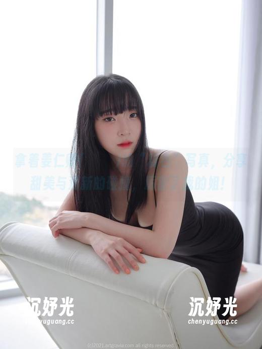拿着姜仁卿(강인경)的“粉色”写真，分享甜美与清新的碰撞，厉害了我的姐！