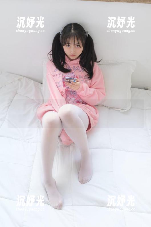 少女秩序 - 鹿可御姐写真集：最新一季，魅力又不失俏皮！