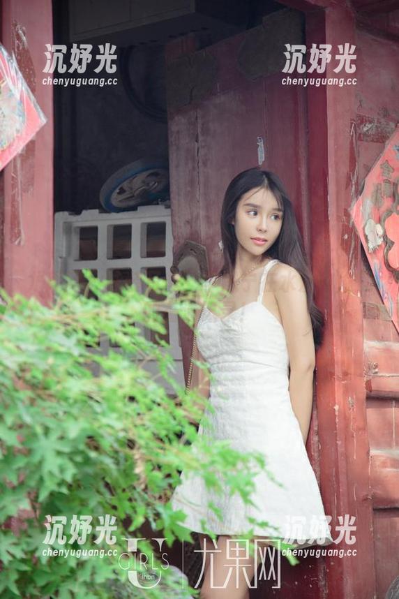 尤果网 - 泳装写真：李思宁在水波中偷懒的高清记录！