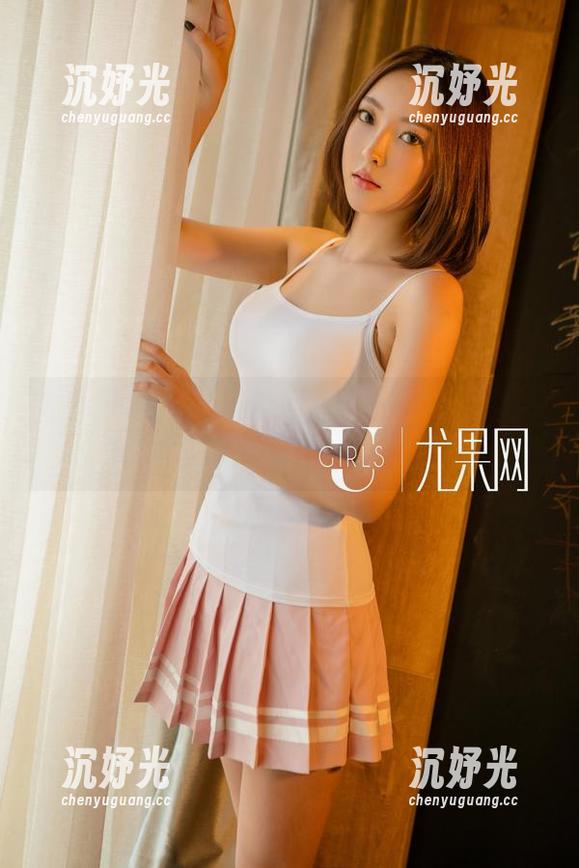尤果网 - 把日常拍成全套写真，阿依努尔瓦娅说“今天不想洗碗呀！”