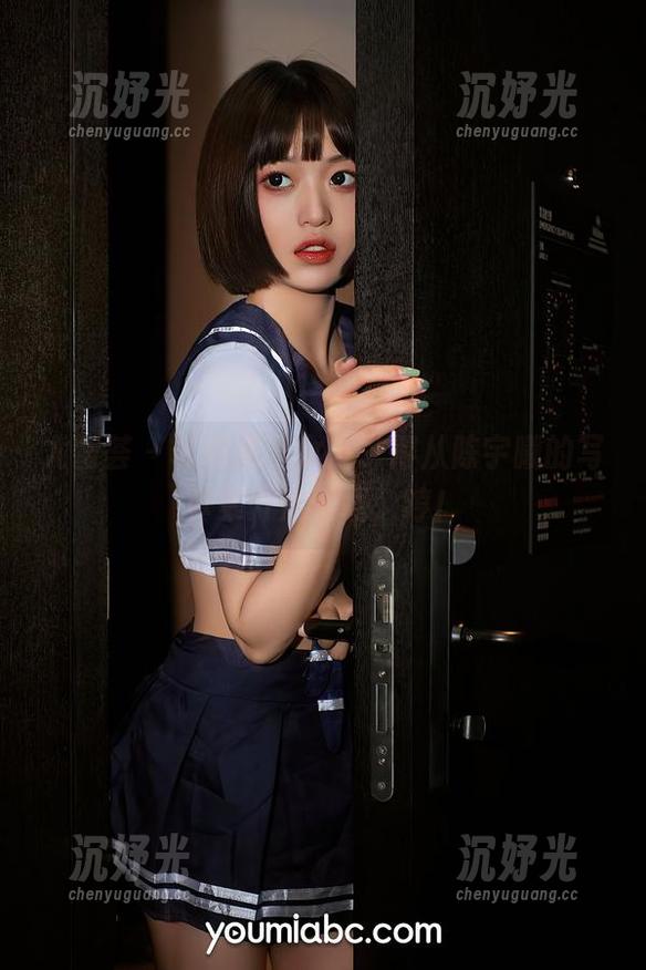 尤蜜荟 - 若你想当女王，得从陈宇曦的写真集开始下载，哼！