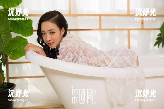 果团网 - 最新出炉的王语纯美图，温柔感满溢