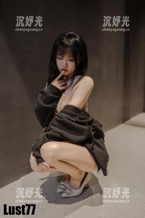 柒柒要乖哦气场在线，眼镜原图，该是瞩目的吧？
