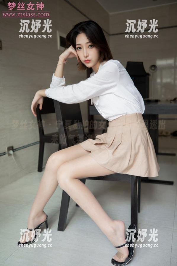 梦丝女神 - 宁夏私拍的女仆，图片里透出来的气氛诡异又暧昧
