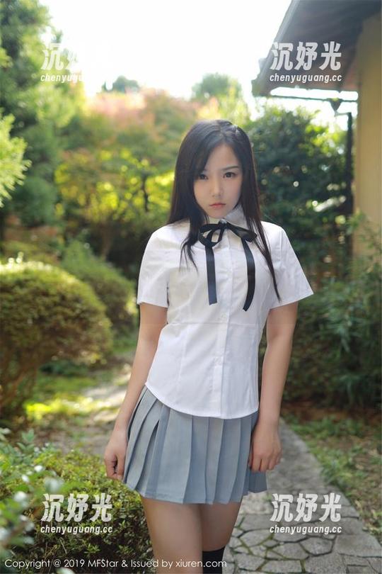 模范学院 - 在SiByl李思宁的连衣裙里，福利和图包等你发掘！