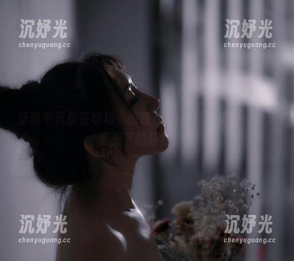 运动不只是在球场，樱晚gigi的作品里有一种无圣光下的轻松自在