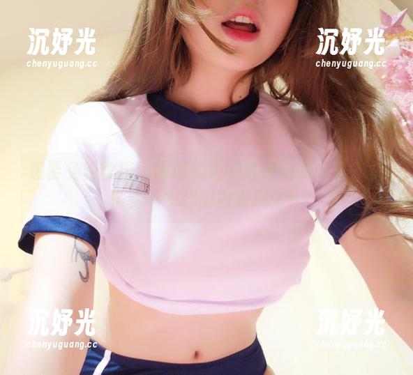 想要免费收获洛丽塔大哥的红色内衣合集？快来看不一样的内衣风景！