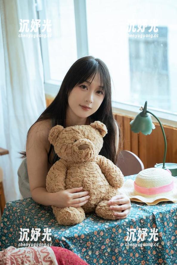 浅安安的泳装图包，高清得像是被海浪吻过的玩意儿。