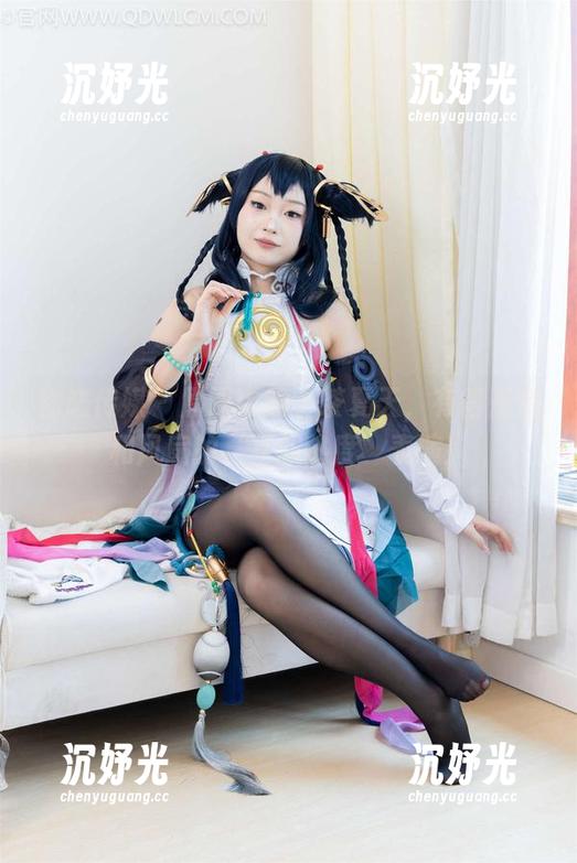 物恋传媒 - 原图中的小茶夏天，有得是她和风扇的“互飙热度”表演！