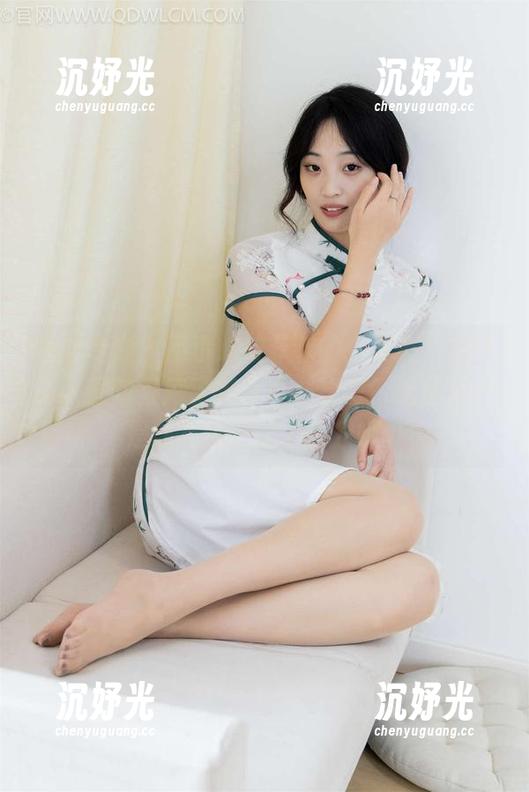 物恋传媒 - 不小心被菲菲的“女友”迷住了，图包里藏了哪些小心机啊？无圣光可是让我给她打个高分哦。