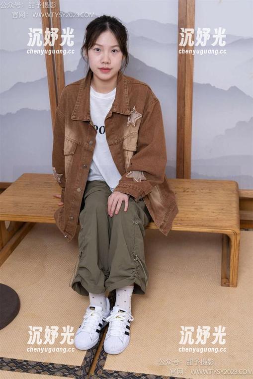 甜予摄影 - 爱上思思的黑丝？别急，免费写真直接送上！