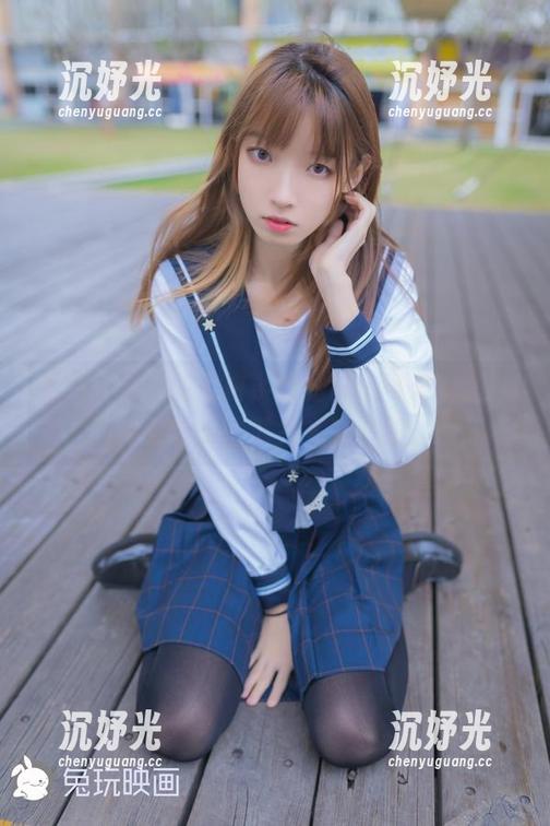 祖木子 祖木子送上的蓝白条纹丝袜小可爱资源,不禁让人停下来多瞧几眼。