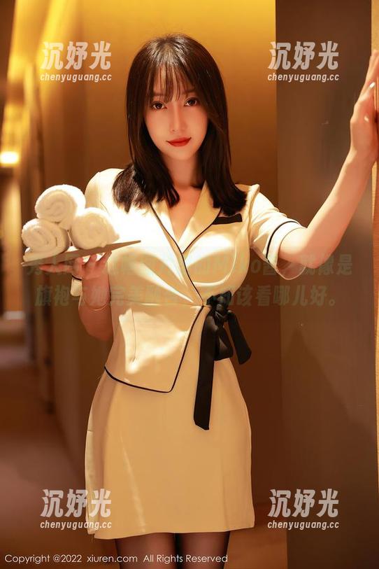秀人网 - 这幅图片里的Miko酱，就像是旗袍与她完美融合，不知该看哪儿好。