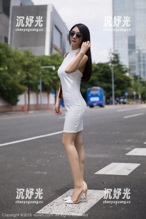 秀人网 - 连体衣，周大萌——一场关于优雅与俏皮的高清写真集大作