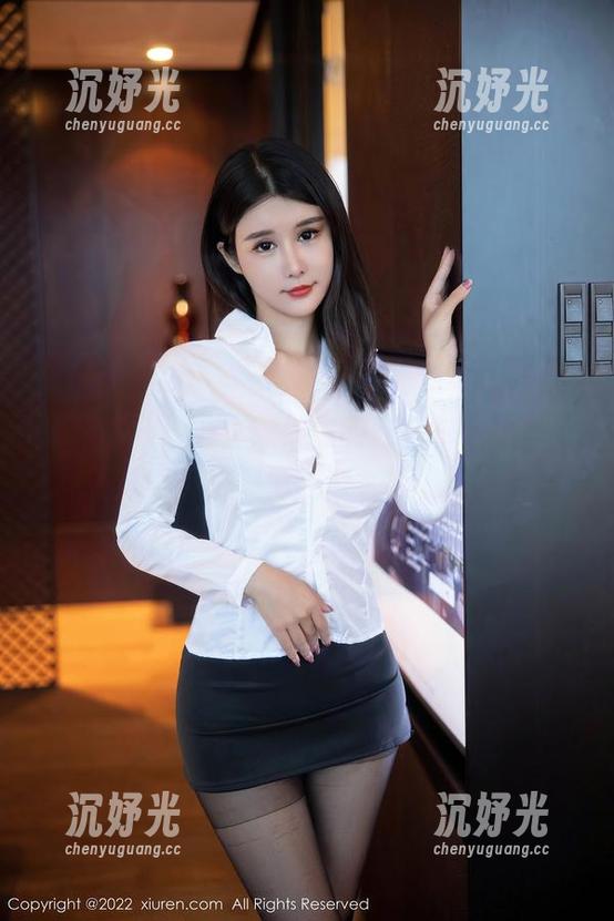 秀人网-想做你的猫 秀人网 - 图集:想做你的猫在水手服里,照片每一格都像在潜水艇里抢镜!