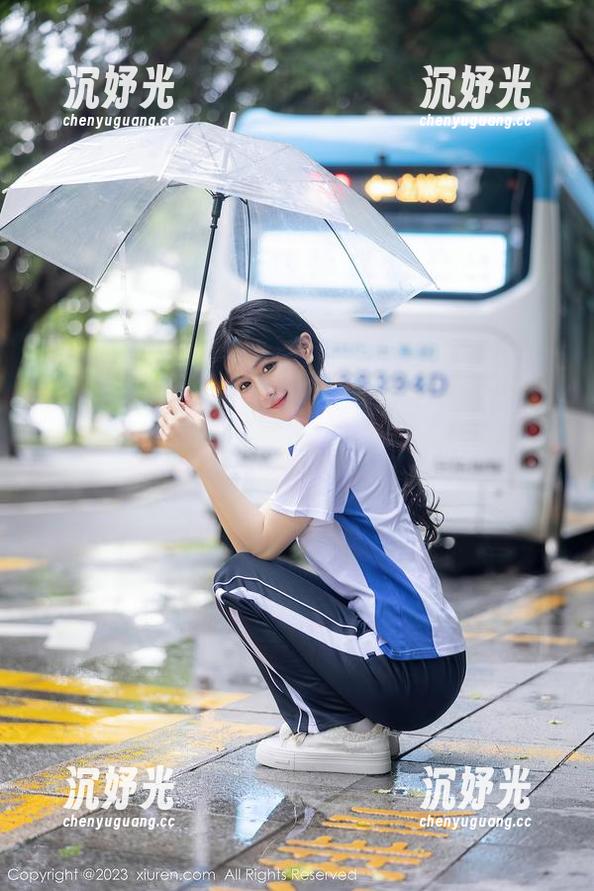 秀人网 - 王婉悠Queen户外图集：小声说，这大胆的组合真让人意外！